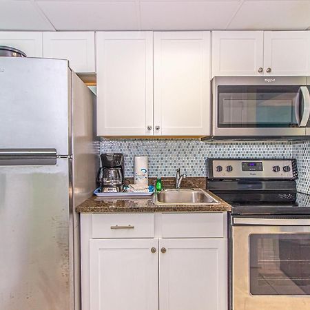 Oversized Ocean View Queen Suite With Beautiful Fireplace And Accents - Sleeps 4 Guests! Μιρτλ Μπιτς Δωμάτιο φωτογραφία