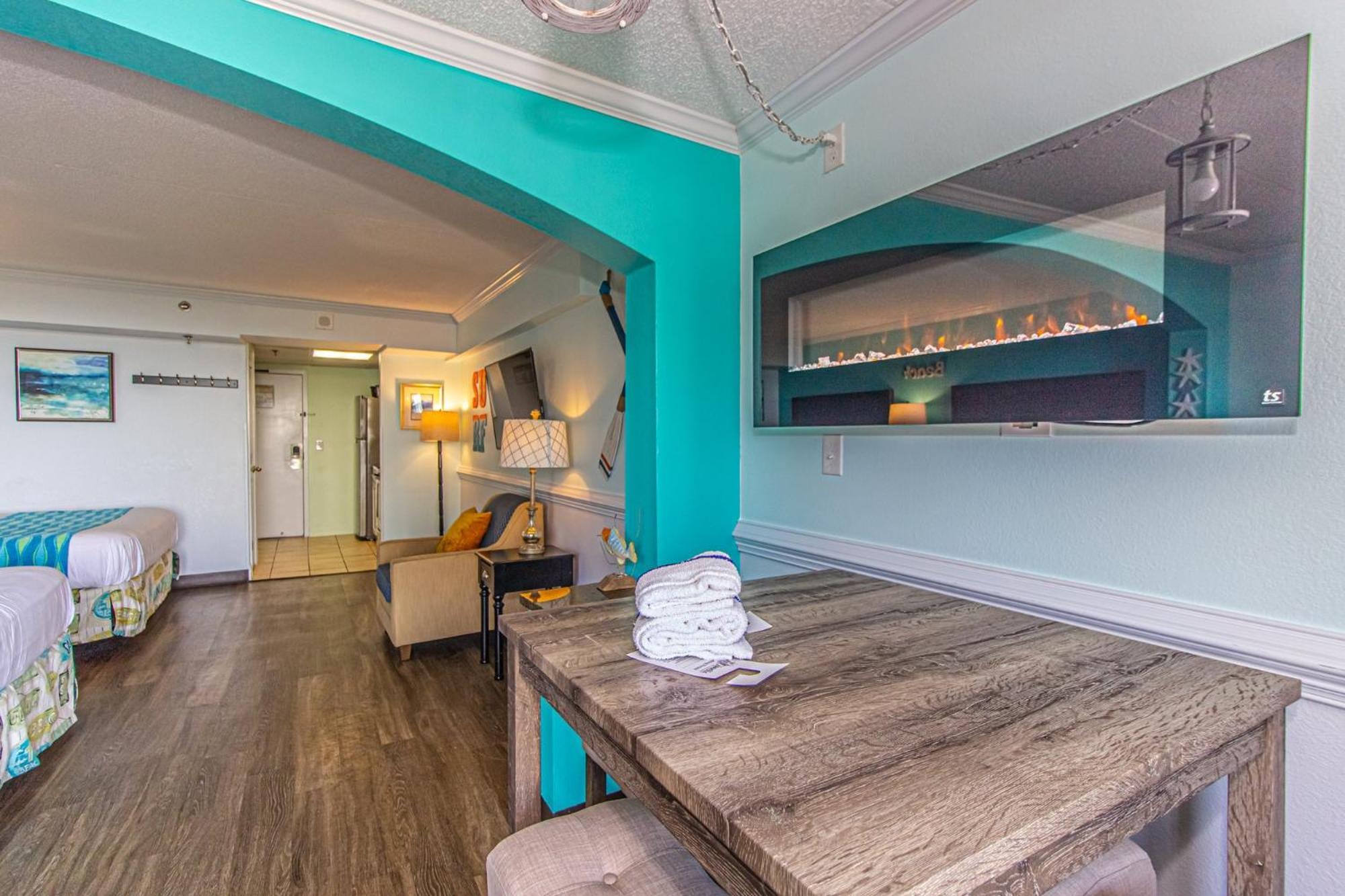 Oversized Ocean View Queen Suite With Beautiful Fireplace And Accents - Sleeps 4 Guests! Μιρτλ Μπιτς Δωμάτιο φωτογραφία