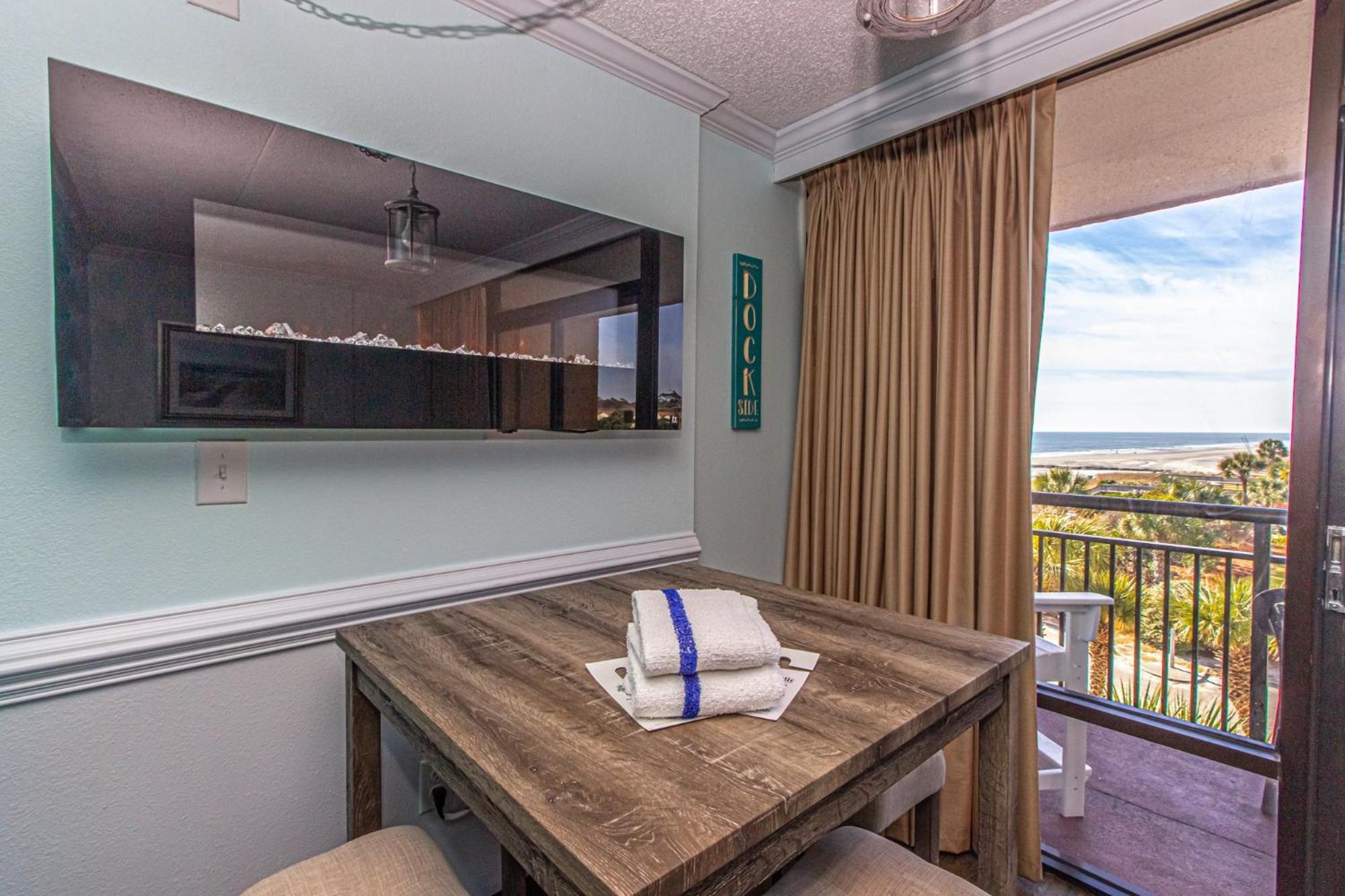 Oversized Ocean View Queen Suite With Beautiful Fireplace And Accents - Sleeps 4 Guests! Μιρτλ Μπιτς Δωμάτιο φωτογραφία